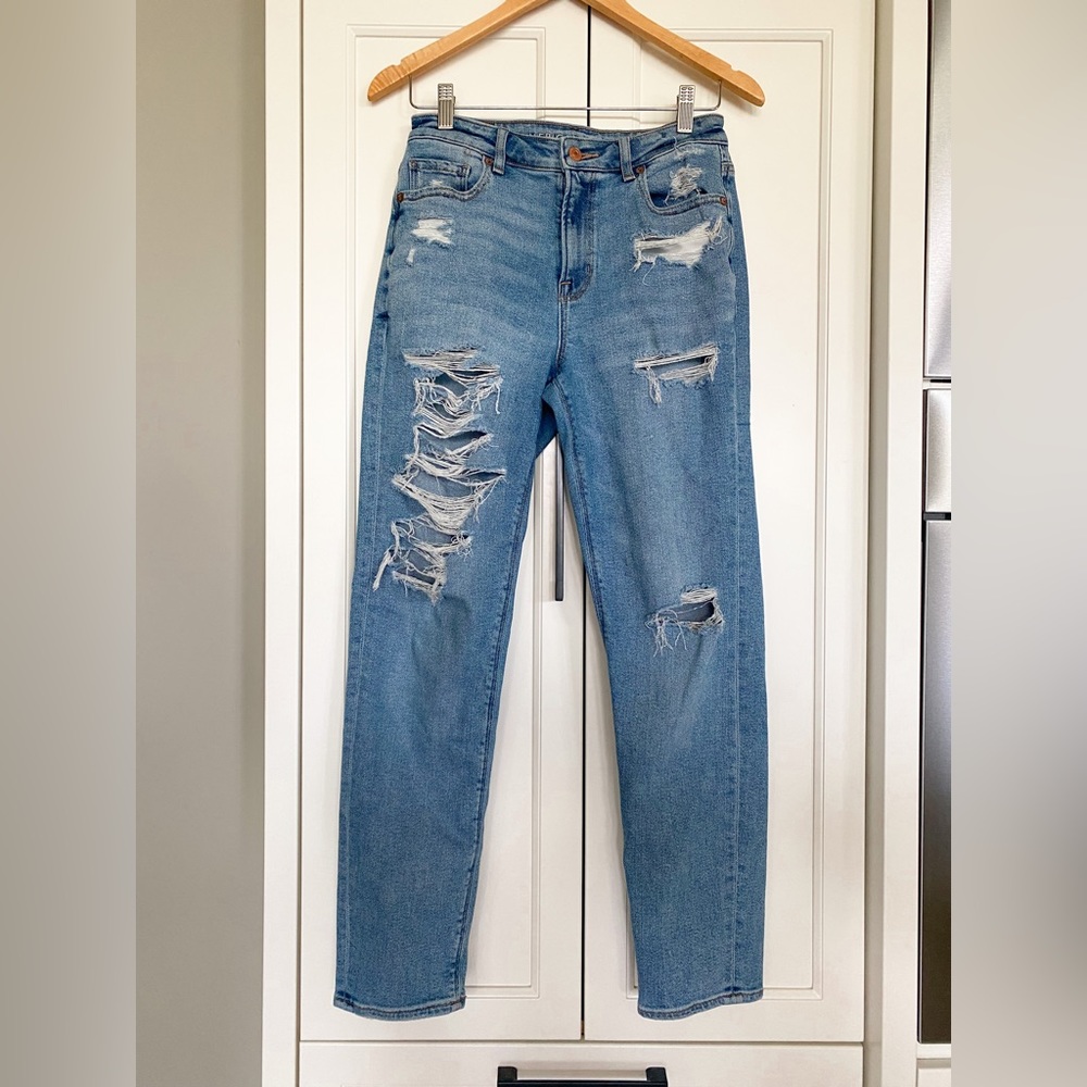5/$50 🌷🌼🌿 AMERICAN EAGLE Distressed Mom Jeans Size 4 Long